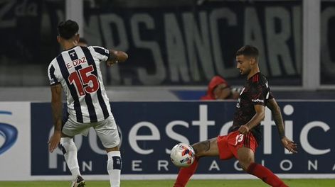 River perdió con el último de su zona y se alejó de Racing