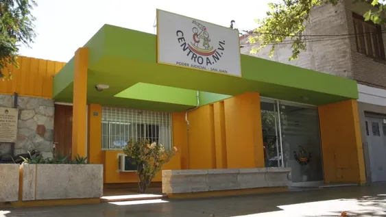 Detuvieron a un portero que fue denunciado por abusar de una alumna en una escuela