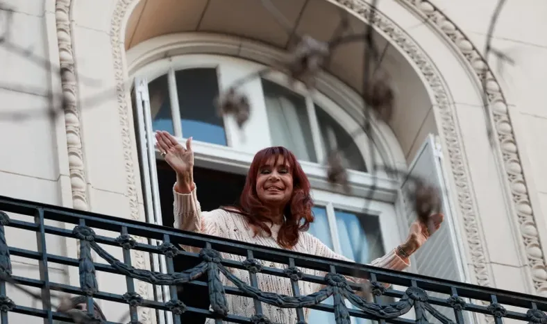 Cristina Kirchner evoluciona favorablemente después de una cirugía por apendicitis.