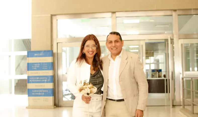 La romántica historia de la sanjuanina que fue a la boda de su amiga y terminó casándose ella