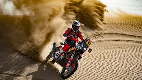 Con los monarcas de cabeza