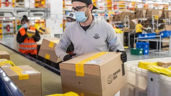 Mercado Libre cierra paritarias récord: 42% en 6 meses y $116.000 de básico