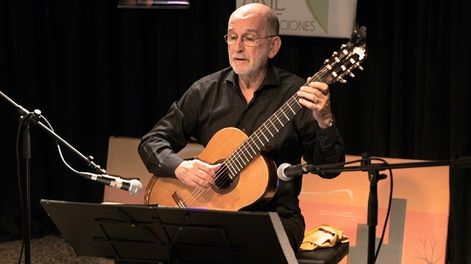 La guitarra clásica en el Río de la Plata es el título del libro donde el guitarrista e investigador Oscar Olmello plasmó su tesis de doctorado, que será tema de su conferencia en San Juan.