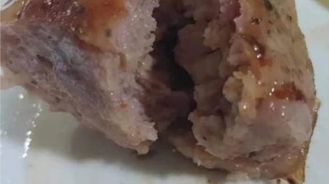Macabra sorpresa: una familia comía asado y encontraron una bala adentro de un chorizo