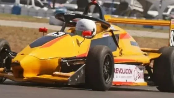 Naranjo quedó 23ro en la final 1 de la Fórmula Metropolitana