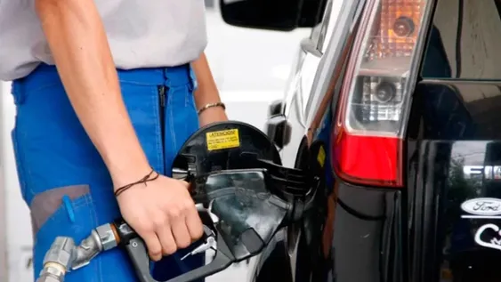 Renovaron el acuerdo por combustibles con subas del 4% mensual hasta el 15 de agosto