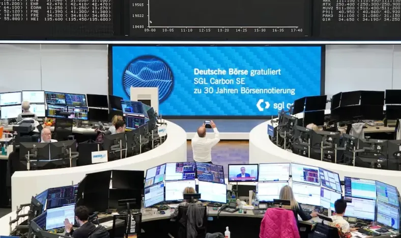 Las bolsas de Europa y los futuros de Wall Street caen tras una jornada negativa en Asia