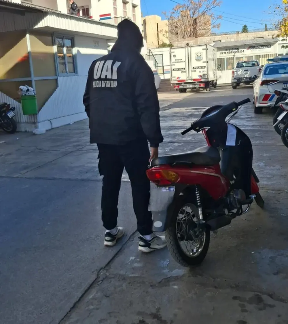 Golpearon a un hombre para robarle en Santa Lucía