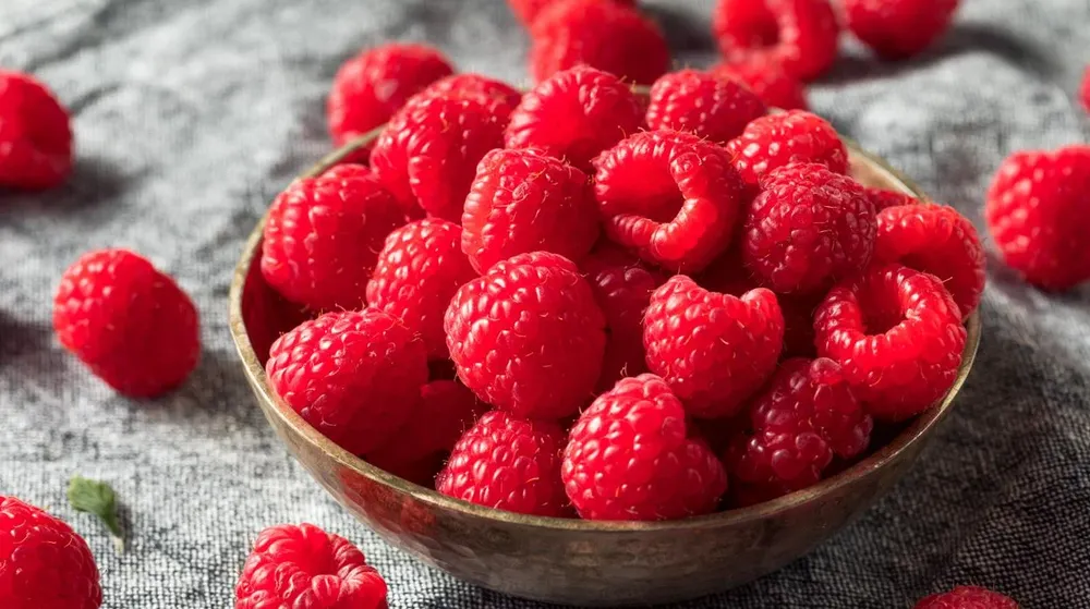 Las frambuesas destacan por su acci&oacute;n antioxidante y antiinflamatoria, gracias a su contenido de elagitaninos y antocianinas.