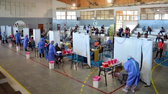 El Gobierno confirmó que evalúa usar la vacuna CanSino como segunda dosis de Sputnik V