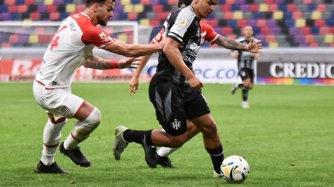 Polémica. Estudiantes que se le paró de manos a la AFA irá a Santiago este sábado buscando las semifinales del Clausura.