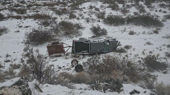 postal blanca y peligro vial: una camioneta volco en la zona de el colorado por las intensas nevadas