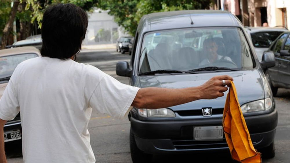 No le pagó a un “trapito” por lavarle el auto y mirá lo que pasó