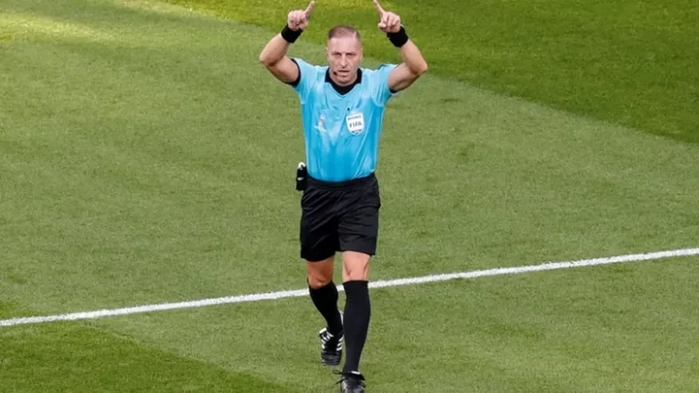 Tres árbitros y tres asistentes argentinos serán parte de la Copa América