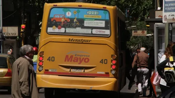 Cerró la fábrica más grande de carrocerías de micros y despidieron a 600 trabajadores