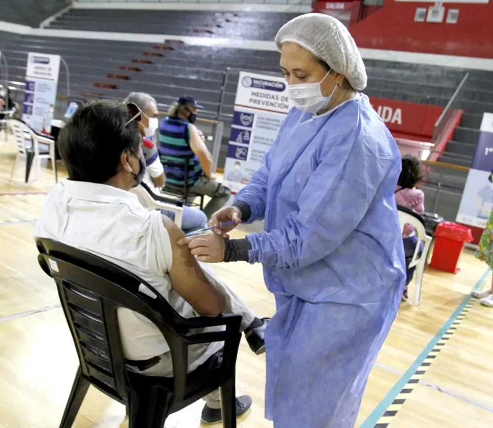 Generan un fuerte avance en la campaña de vacunación al incorporar 96.000 personas