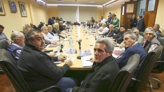 Tras allanamiento a Camioneros, la CGT acusó al Gobierno de “amedrentar a los sindicatos”