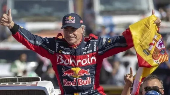 El piloto español Carlos Sainz recibió el premio Princesa de Asturias de Deportes