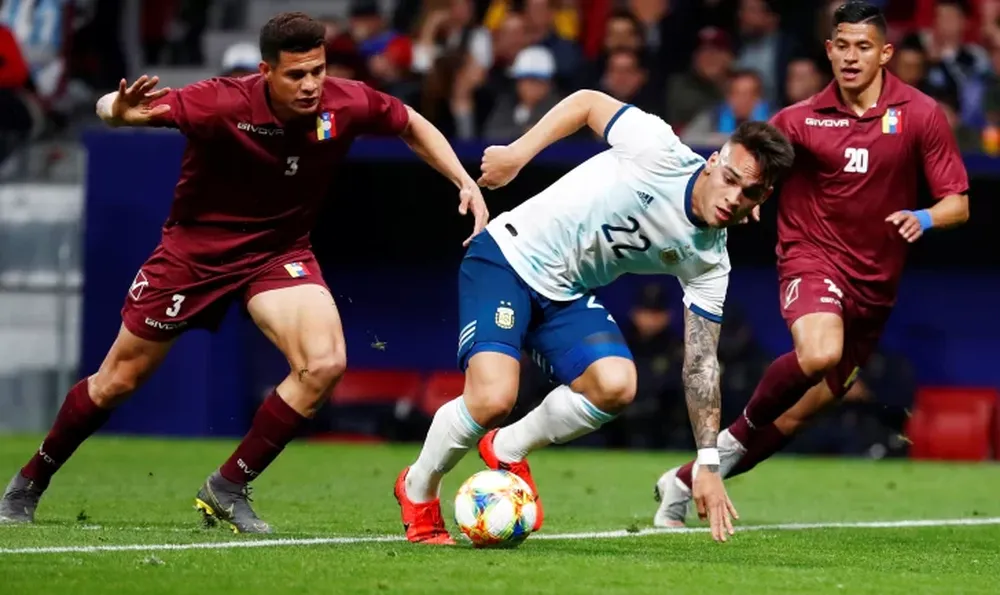 Lautaro Martínez dijo que se sintió “cómodo” jugando con Messi