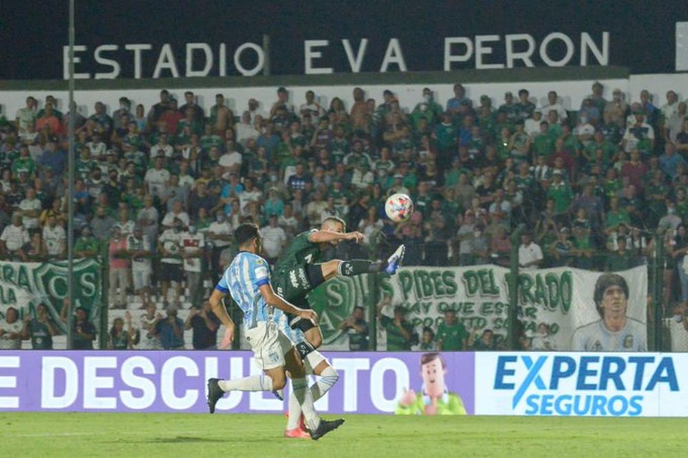 El golazo de Lisandro López para la victoria de Sarmiento de Junín