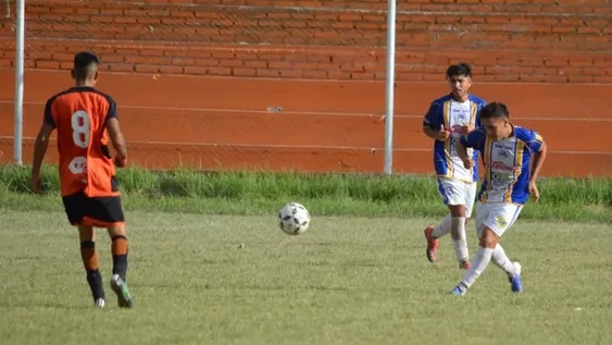 Colón y Del Bono ganaron y siguen firmes junto a Carpintería en lo más alto