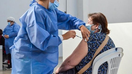 Desde el lunes quienes recibieron la 1ra dosis de Sinopharm podrán acceder a la 2da sin turno