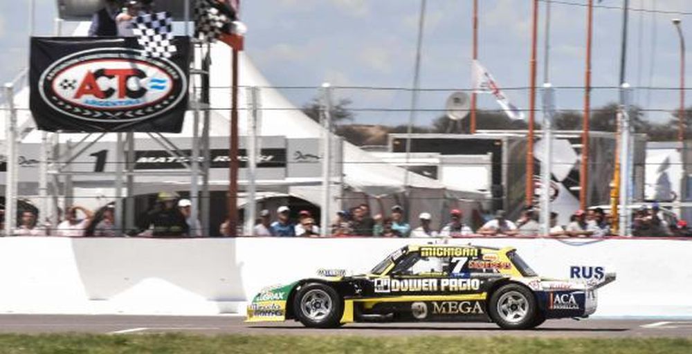 Zarpazo del Gurí y manda Rossi