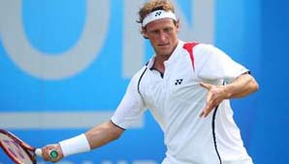 Nalbandian continúa en carrera