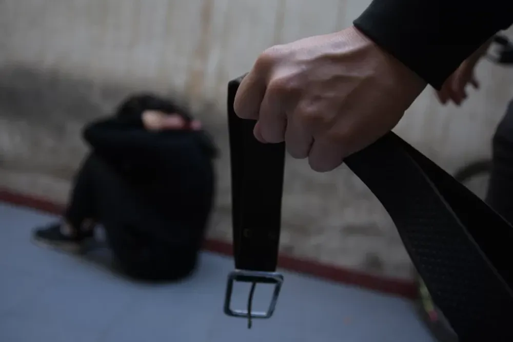 Lo condenaron por violento y volvió a golpear a su pareja: recibió más de 2 años de cárcel
