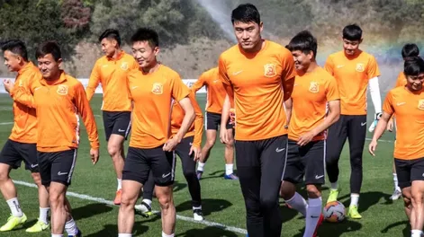Ya se practica fútbol en la ciudad donde se originó el coronavirus