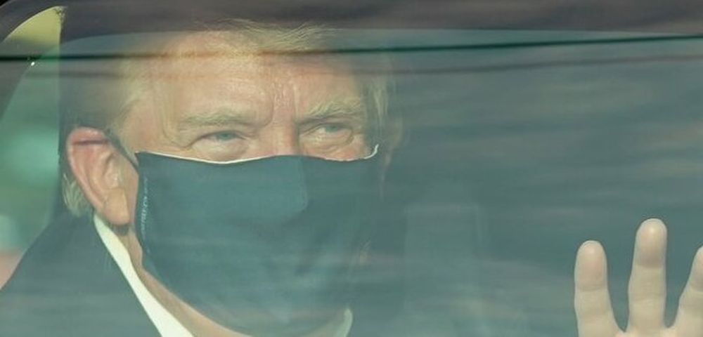 Trump salió a saludar a sus seguidores y volvió al hospital