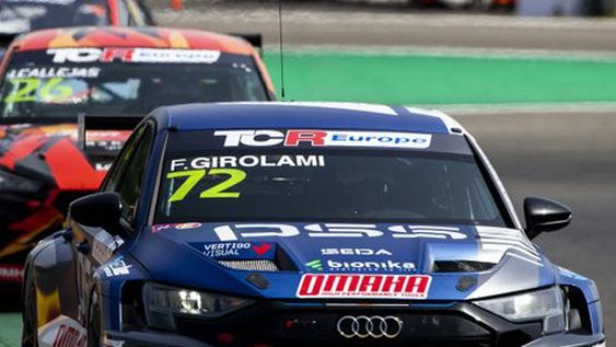 Girolami sumó y sigue puntero