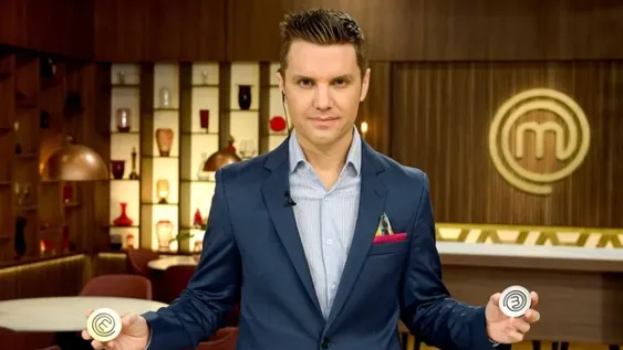 ¡Sorpresa! Santiago del Moro se puso el delantal por una noche y la rompió en Masterchef