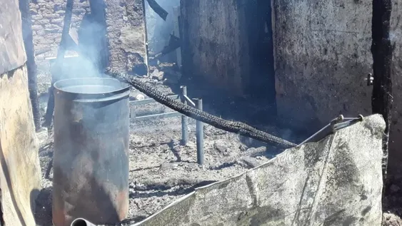 VIDEO: Un incendio dejó pérdidas totales en una casa de Iglesia