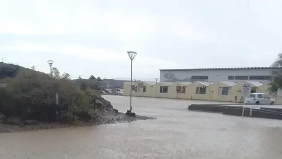 IMPRESIONANTE. El Parque Provincial Ischigualasto quedó cubierto de agua tras la creciente provocada por la lluvia.