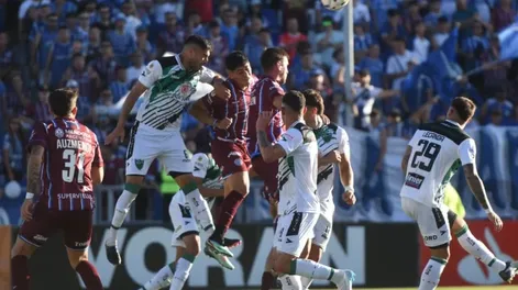 Iguales. En Mendoza, San Martín sumó contra El Tomba pero quedó otra vez complicado en el fondo de las posiciones.Foto: Ramiro Gómez.-
