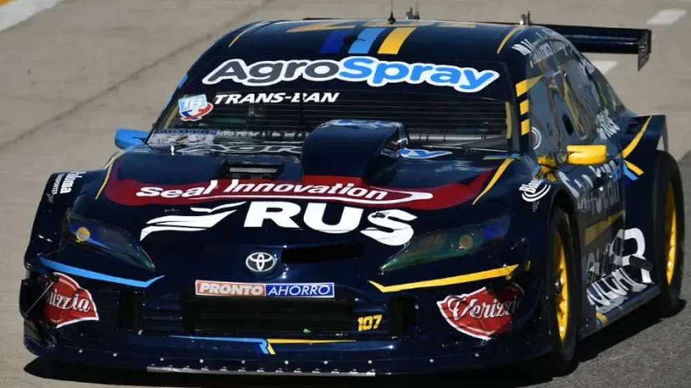 En carrera. Tobías Martínez logró con su Toyota estar más cerca en los tiempos, pero aún no pudo plasmarlo en competencia.