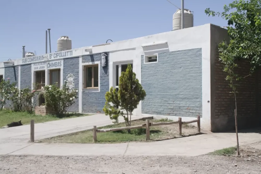 Una pareja protagonizó un fuerte vuelco en la Costanera