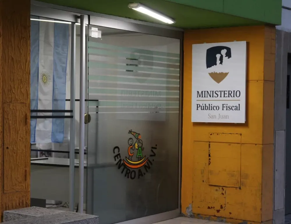 Por abusar a una vecinita en una plaza y tener una condena previa, 6 meses de cárcel