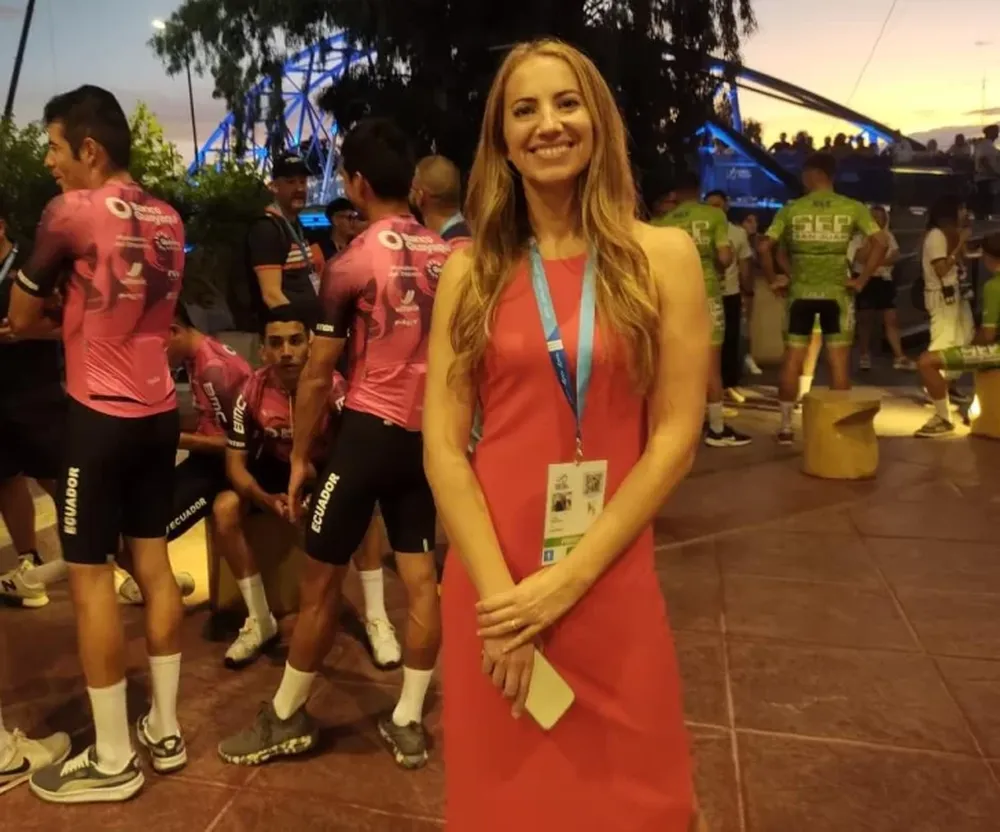 Una periodista madrileña que cubre la Vuelta para todo el mundo, elogió la pasión sanjuanina