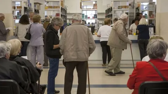 Un jubilado gasta casi 3.000 pesos por mes en remedios