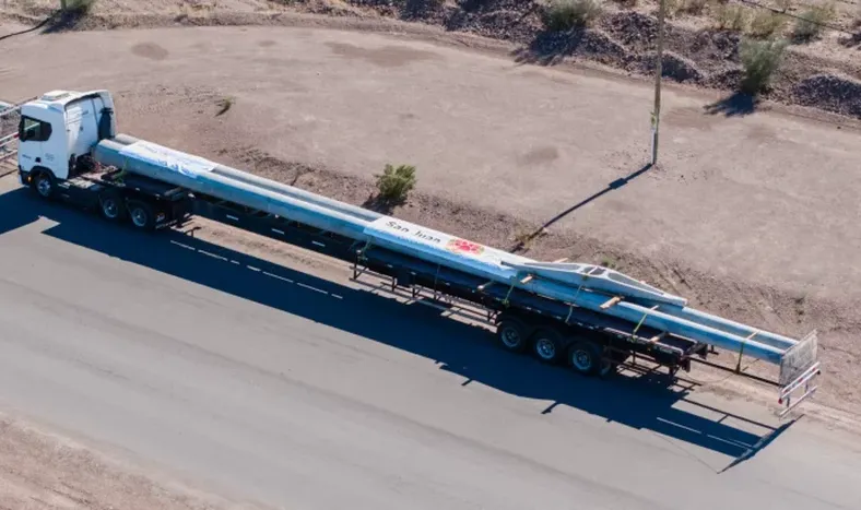 Se ubicarán unos 90 postes de hormigón a lo largo de 18 kilómetros. Foto: EPSE