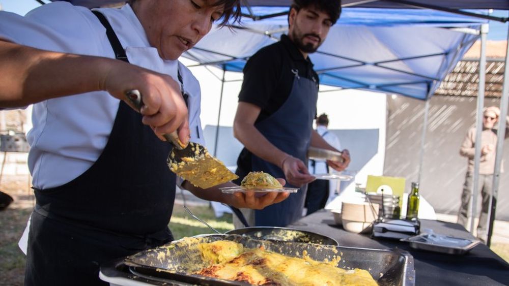 El curso que organizaron INTA y producción mostró desde cómo es el cultivo, pasando por el proceso de preparado para la venta hasta el potencial gastronómico, con el chef Alfredo Morales. 