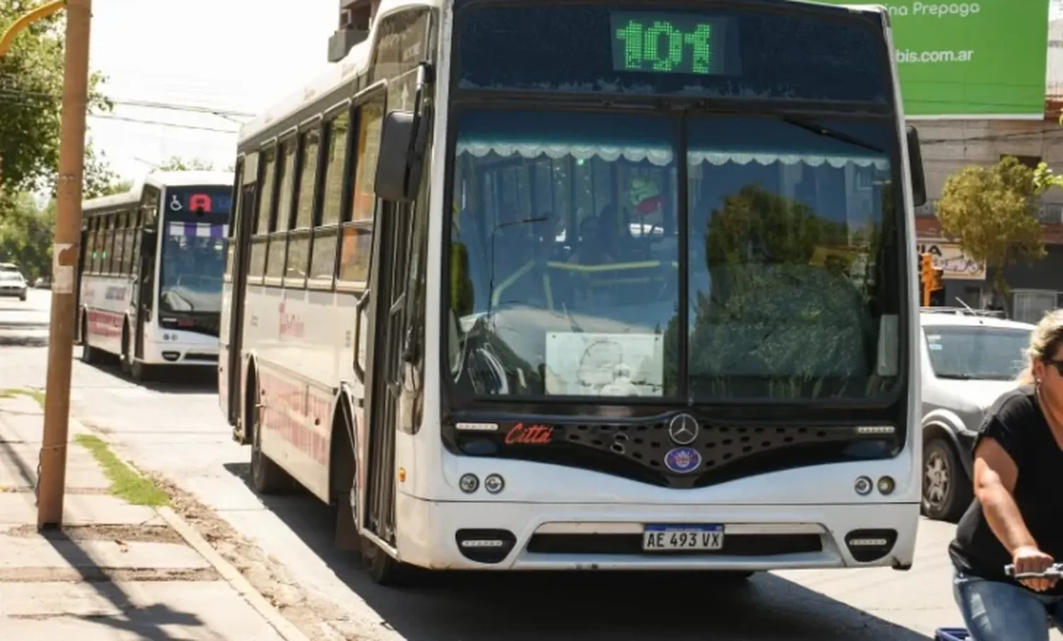 Las empresas de colectivos aseguran que la reducción del servicio se debe a una deuda de casi $10 mil millones