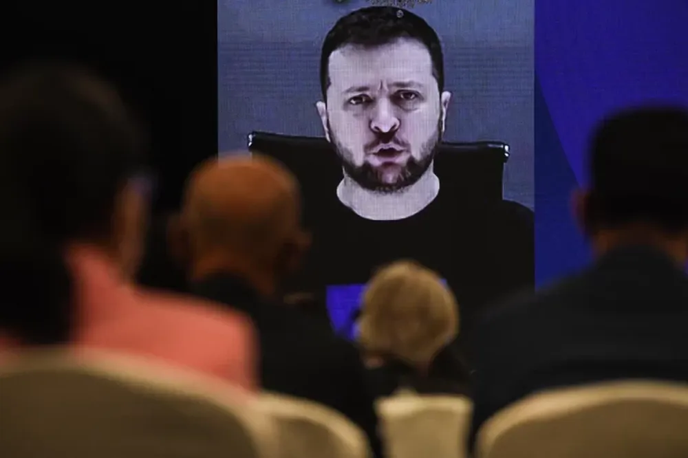 Zelenski alerta que la crisis alimentaria por la guerra “conducirá a un caos político” mundial