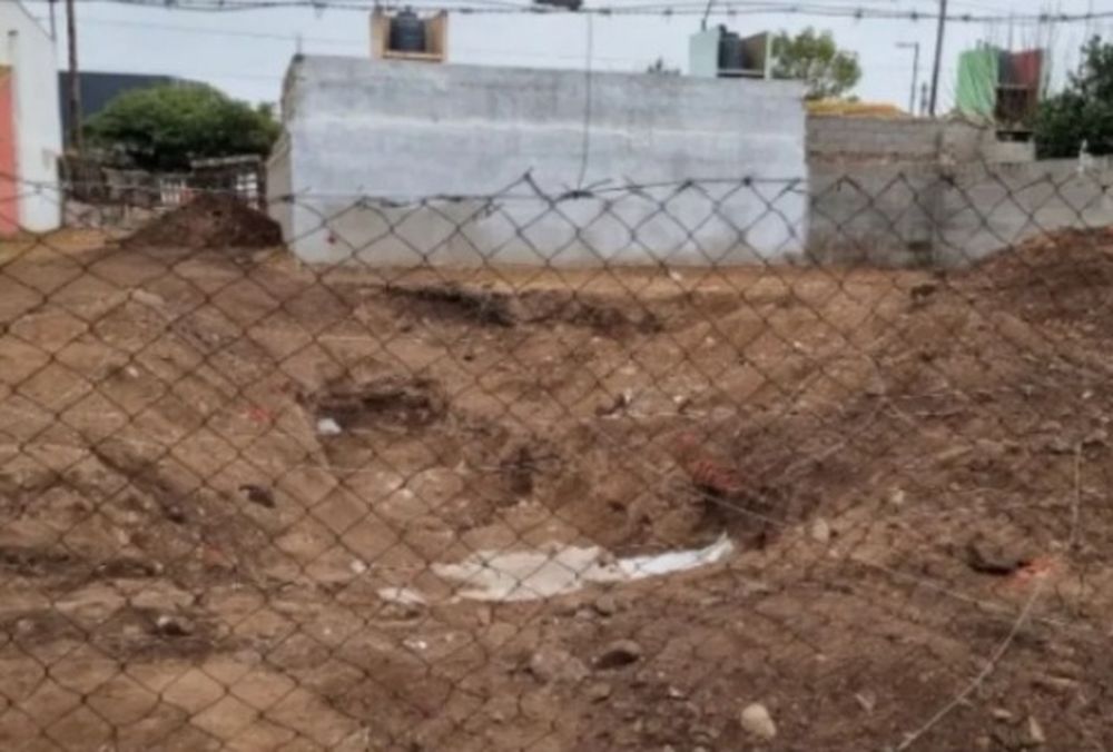 Hallan una fosa con más de 20 cadáveres cerca de un excentro clandestino