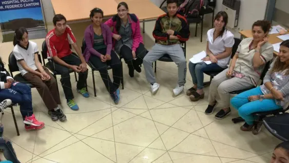 Con juegos y música quieren estimular el diálogo de jóvenes con  sus padres