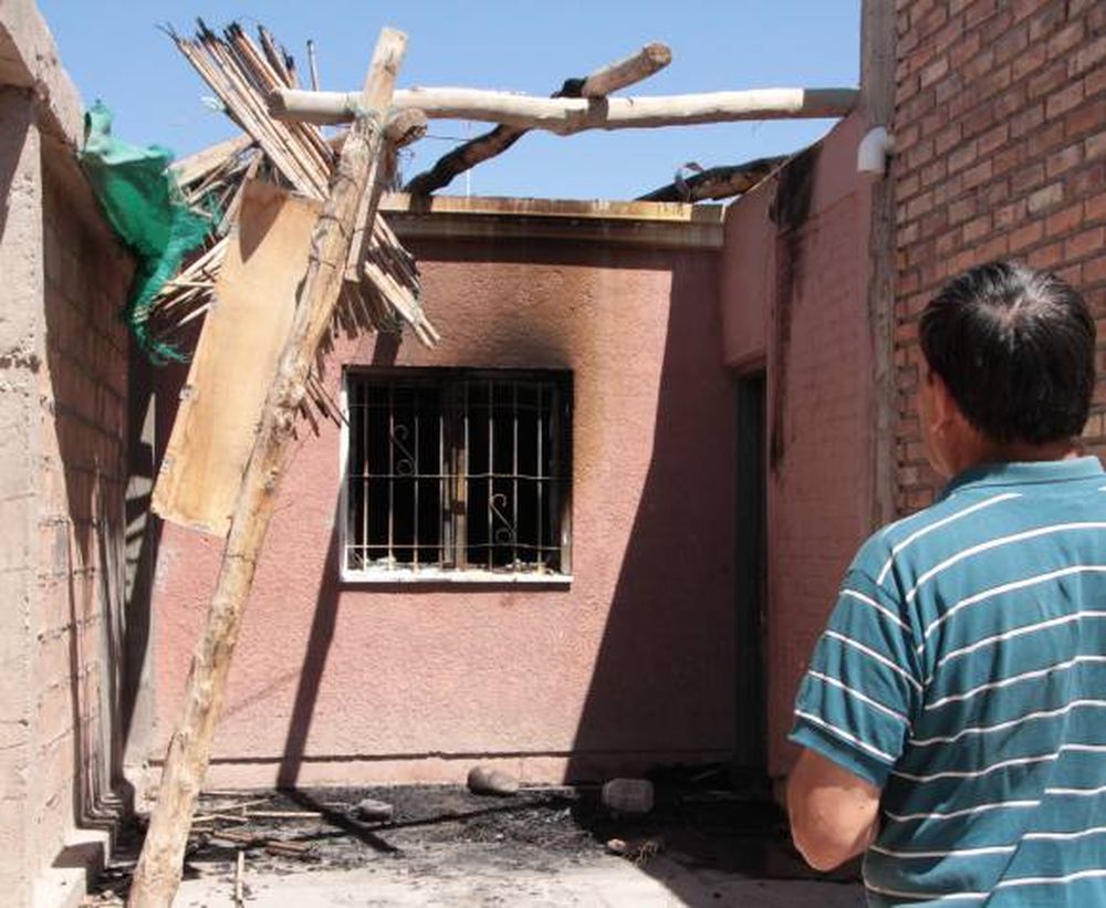 Queman una casa y sigue la tensión por el joven muerto