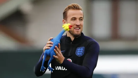 Inglaterra entrenó con gallinas de goma para bajar los nervios