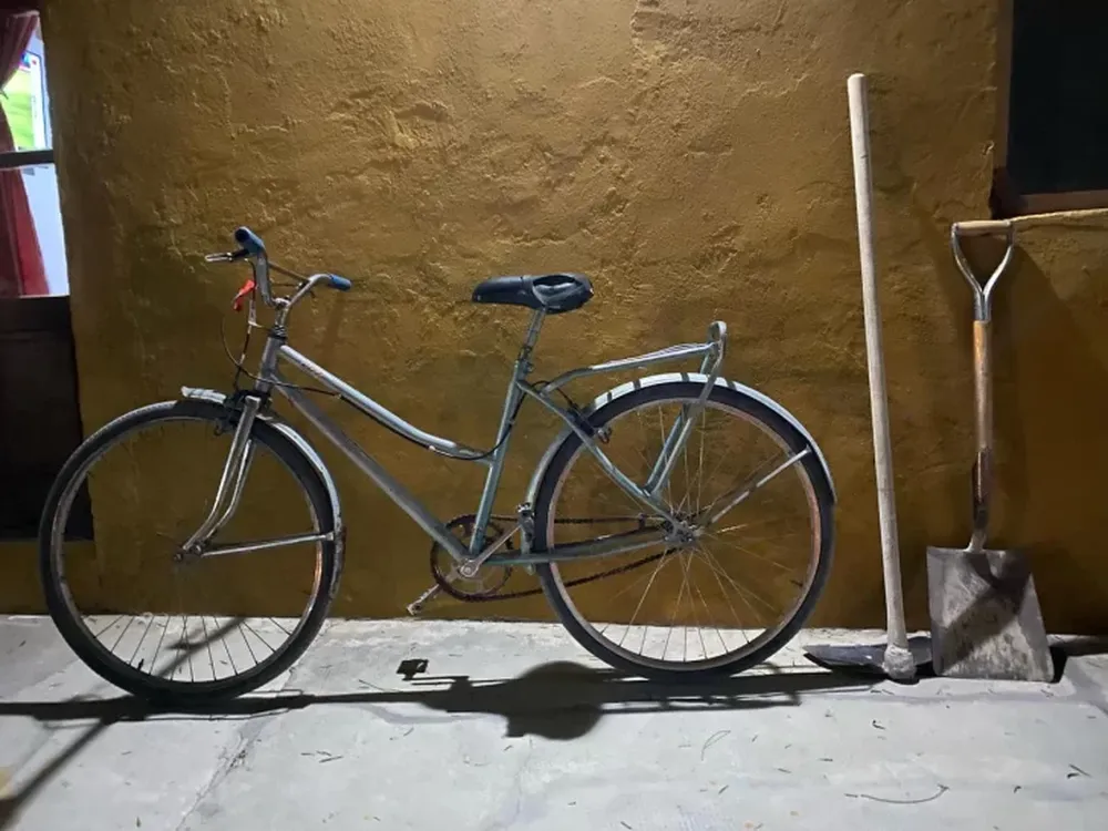Terminó tras las rejas después de robarse una bicicleta, una pala y una azada
